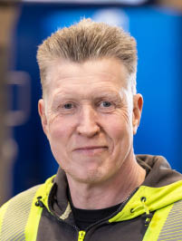 Mats_Lindblad_Centramec Profilbild von Mats Lindblad in einer Warnschutzjacke.