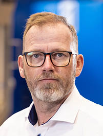 Max_Stenkilde_Centramec Profilbild von Max Stenkilde in einem weißen Hemd.