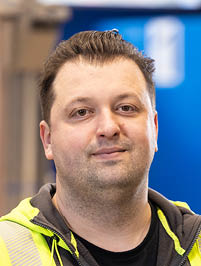 Vernes_Zulic_Centramec Profilbild von Vernes Zulic in einer Warnschutzjacke.