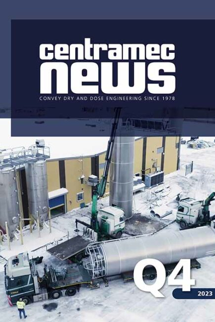 Centramec News A4 2023 Omslagsbild Centramec News Q4 2023. Drönarfoto över fabrik med flera utomhussilos och montage av nya utomhussilos med hjälp av lastbilar och lyftkran.